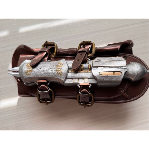 ASSASSIN'S CREED ORIGINS ASSASSIN'S BRACER WITH HIDDEN BLADE TOY UBISOFT COSPLAY - Picture 13 of 14